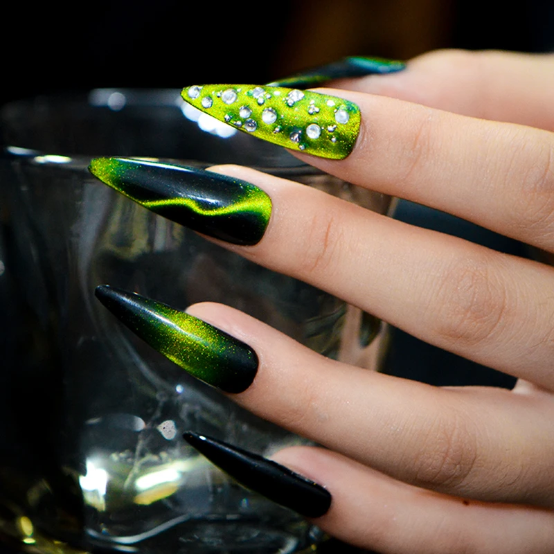 Esmalte de u&ntilde;as en gel para ojos de gato 9D